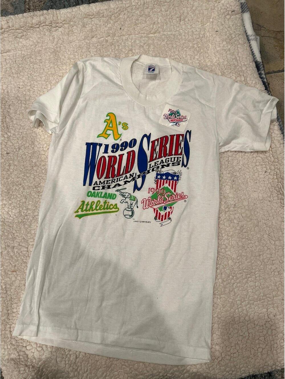 Vintage 1990 World Series t-shirt